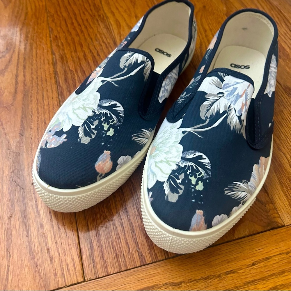 ASOS Floral Slip-On Sneakers Women’s 7 NWOT Canvas Street Casual Preppy Feminine